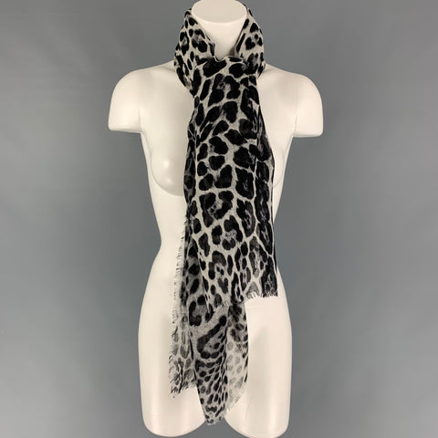 YVES SAINT LAURENT Bufanda con estampado animal blanco y negro