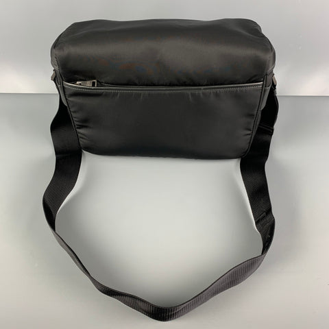 PRADA Sac bandoulière en nylon noir avec bordure en cuir