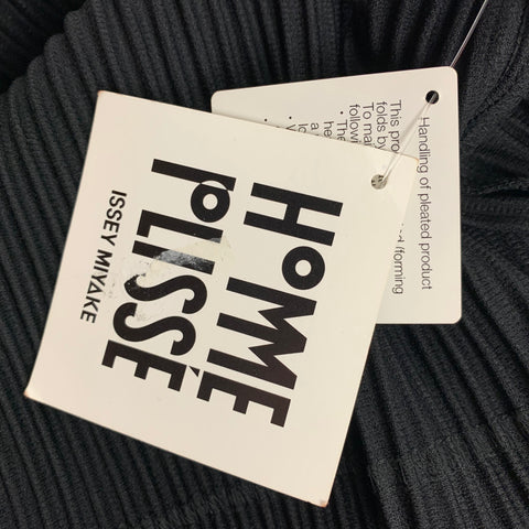 ISSEY MIYAKE HOMME PLISSE Size L Black Pleated Polyester Short Sleeve Shirt