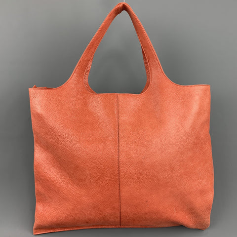 BRUNELLO CUCINELLI Bolso tote de piel esmaltada en color coral y marroquinería