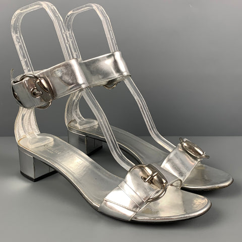 GUCCI Talla 9 Sandalias con tira al tobillo de cuero plateado