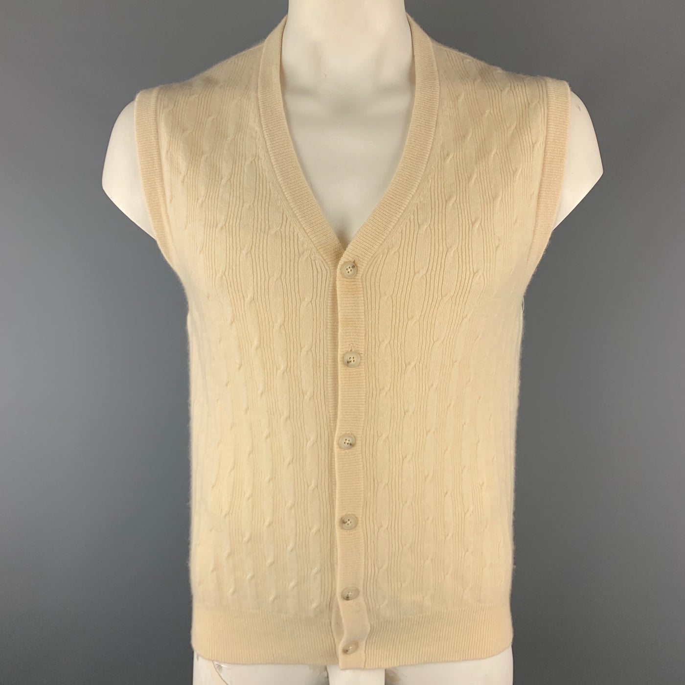 BRAEMAR M Cream Cable Knit Cashmere V-neck Buttoned Sweater Vest