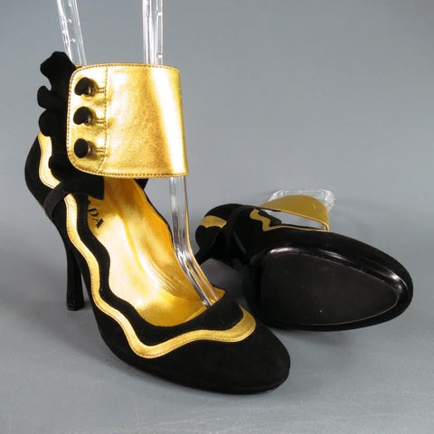 PRADA Primavera 2008 Talla 6 Zapatos de tacón metálicos con puños y volantes en ante negro y dorado