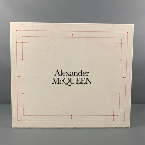 ALEXANDER MCQUEEN Talla 11 Botas con cordones de cuero con puntadas en contraste negras