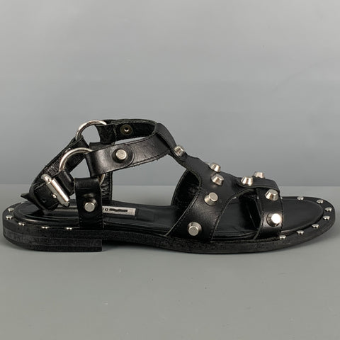 MCQ by ALEXANDER MCQUEEN Sandalias planas con tachuelas de cuero negro talla 8