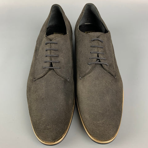 MOSCHINO Talla 9.5 Cordones con ribete dorado de ante marrón