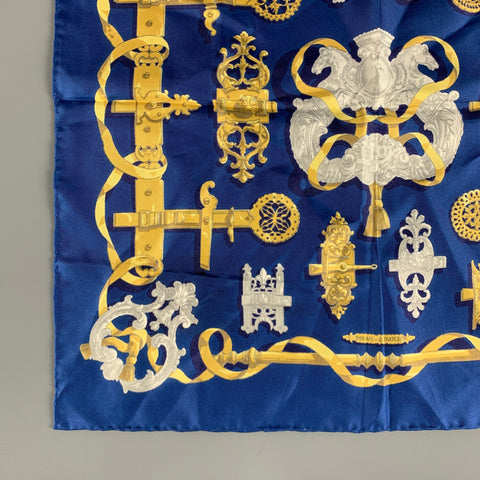 HERMES Carré de Poche en Soie Baroque Jaune Marine