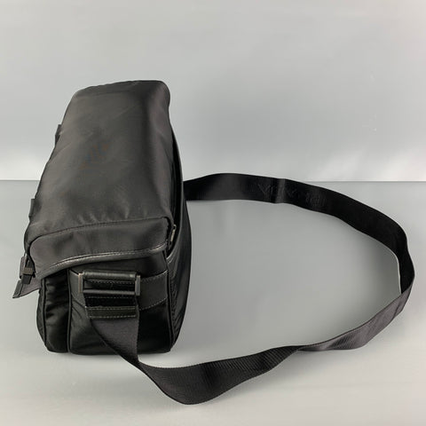 PRADA Sac bandoulière en nylon noir avec bordure en cuir