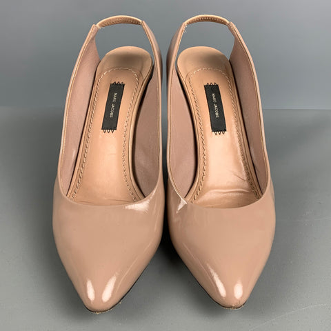 MARC JACOBS Zapatos de tacón con tira trasera en charol color topo talla 8