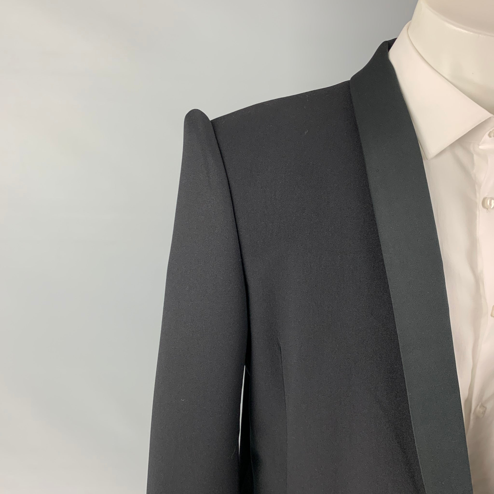 BALENCIAGA Fall-Winter 2019 Size 38 Black Polyamide Suspended Shoulders  Sport Coat