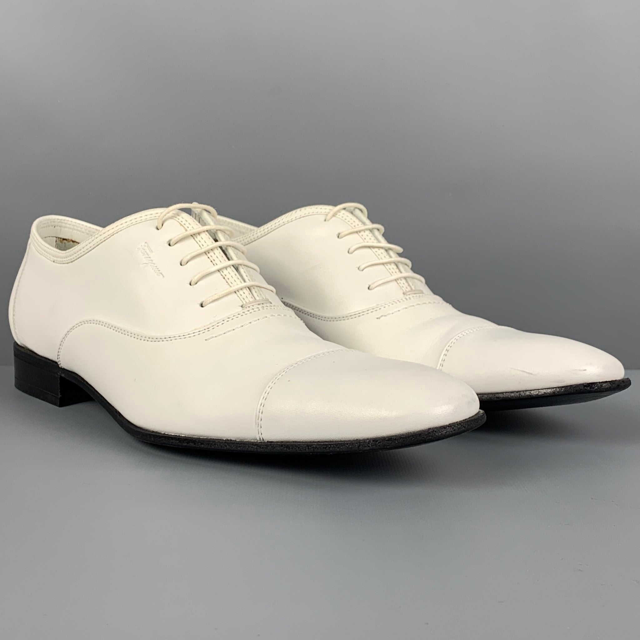 SALVATORE FERRAGAMO Size 9 White Leather Cap Toe Lace Up