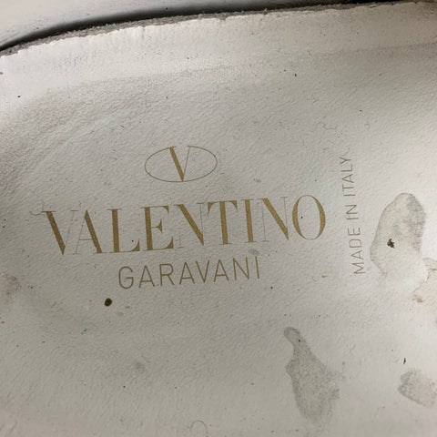 VALENTINO 'White Marine' Taille 7 Baskets en daim cloutées en or blanc