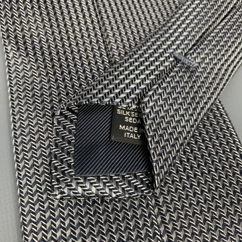 ERMENEGILDO ZEGNA Cravate en soie zigzag ardoise et argent