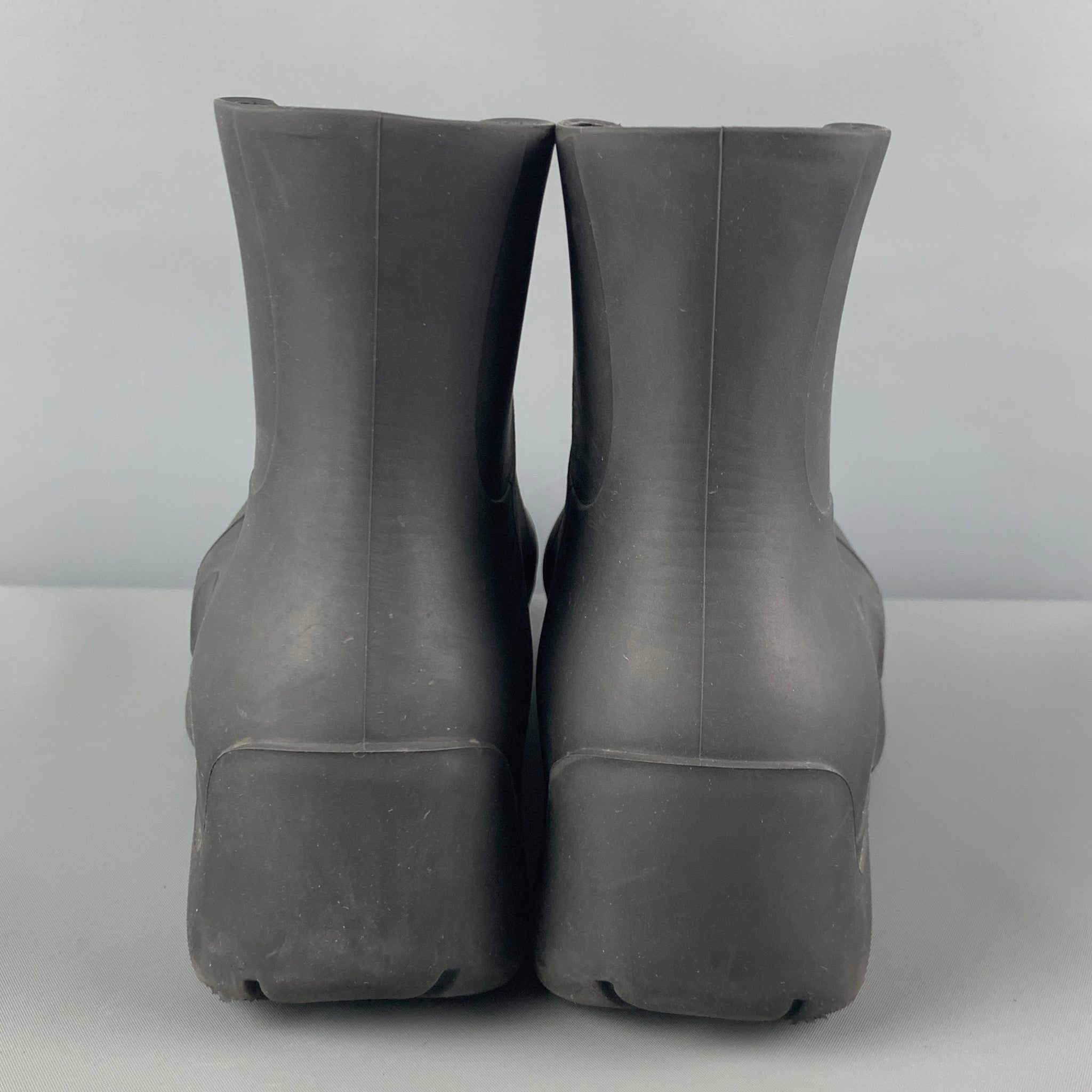 靴 38 BOTTEGA VENETA PUDDLE BOOTS GREY How to Choose the Perfect Bottega Veneta Puddle Boots