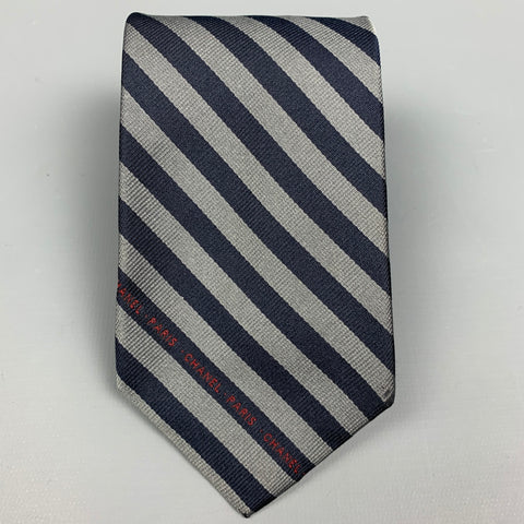 Corbata de seda a rayas azul marino y gris CHANEL