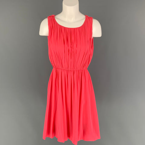 ALICE + OLIVIA Taille S Robe trapèze plissée en soie corail