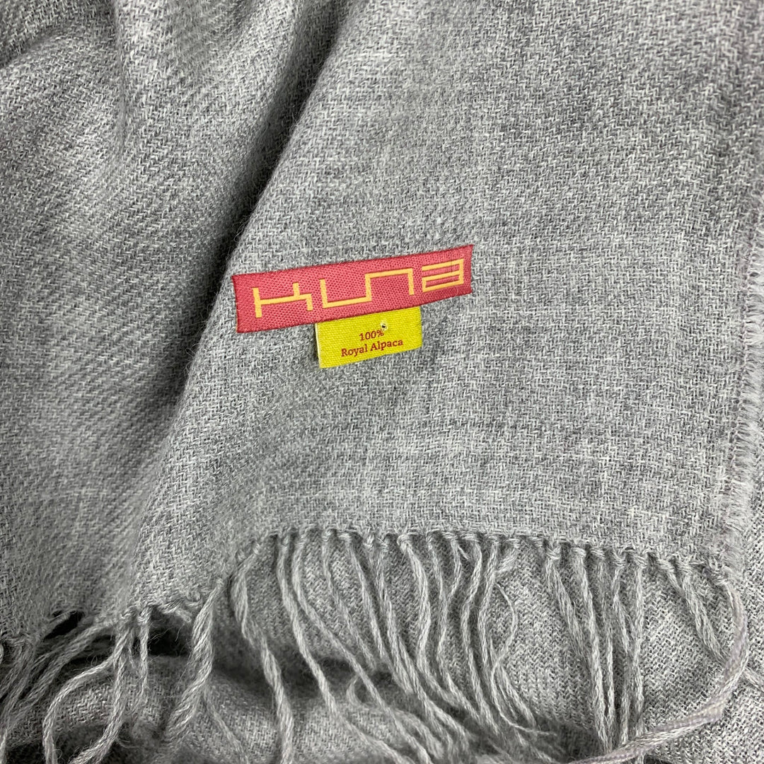 Bufanda extragrande con flecos de alpaca gris KUNA de 79"