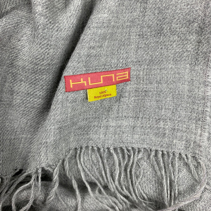 Bufanda extragrande con flecos de alpaca gris KUNA de 79"