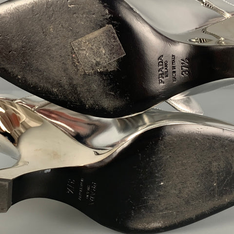 Zapatos de tacón tipo mulas de charol plateado PRADA talla 7.5