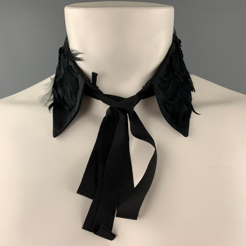PRADA Collier à nouer en plumes en tissu noir