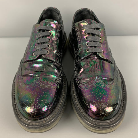 PRADA Talla 7.5 Zapatos con cordones y plataforma de cuero iridiscente negro