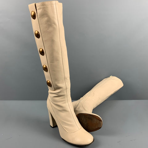 MARC JACOBS Taille 7,5 Bottes à talons épais cloutés en cuir crème