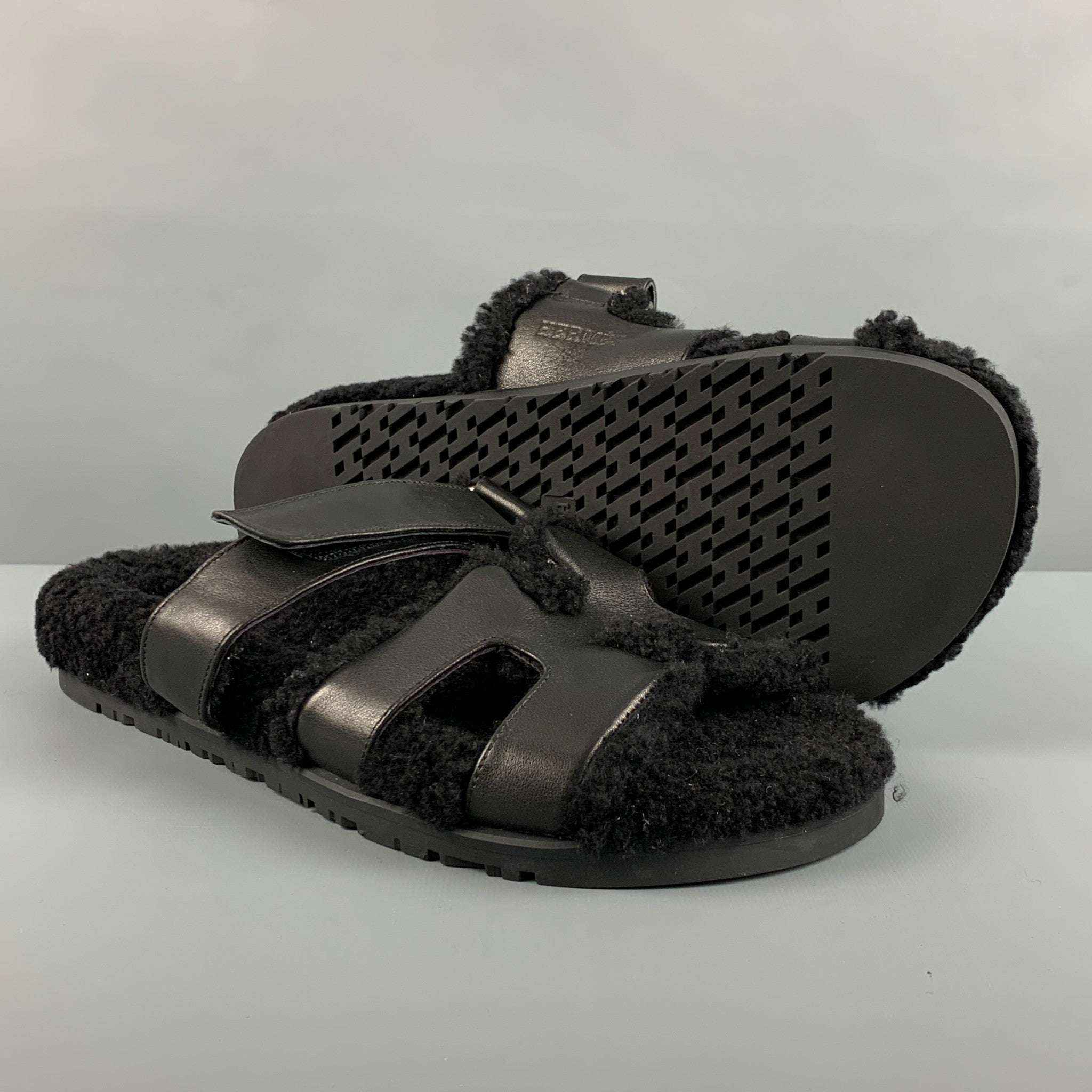 Velcro store closure sandals