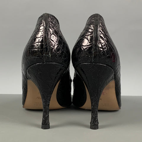 GUCCI Size 7.5 Black Gold Leather Embossed Pointed Toe Pumps