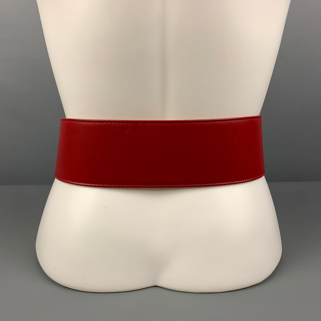 OSCAR DE LA RENTA Waist Size M Red Leather Belt