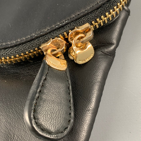HENRI BENDEL Bolso de mano de cuero negro