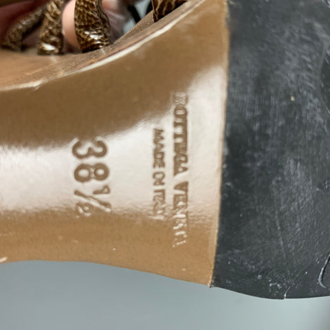 BOTTEGA VENETA Talla 8.5 Sandalias de cuña de charol tejido marrón oliva