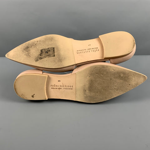 FREDA SALVADOR Talla 9 Zapatos planos con tira en T de cuero beige