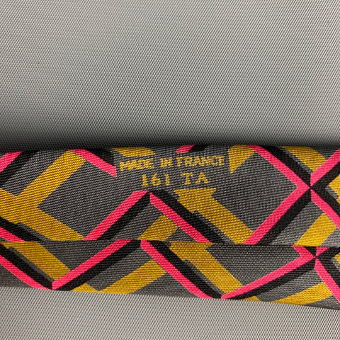 HERMES 161 TA Grey Pink Plaid Silk Tie