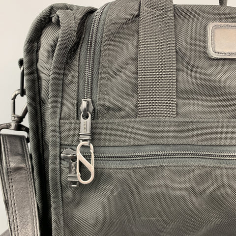 Sac de voyage à main en toile nylon noir TUMI