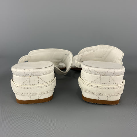 CHRISTIAN DIOR Talla 10 Sandalias tipo mula con tira en forma de D de cuero Cannage blanco
