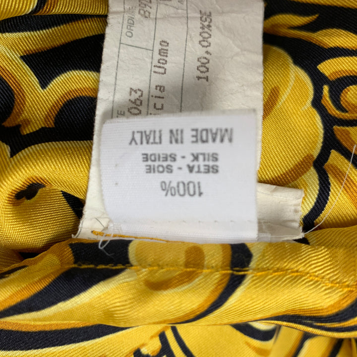 GIANNI VERSACE Talla XS Camisa de manga larga con tapeta oculta de seda con estampado dorado y negro