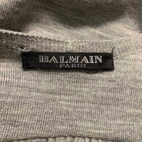 BALMAIN Talla 6 Vestido con cuello en V y cadena de lana gris