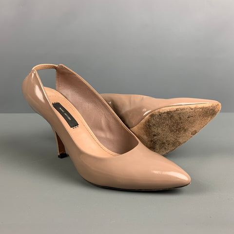 MARC JACOBS Zapatos de tacón con tira trasera en charol color topo talla 8