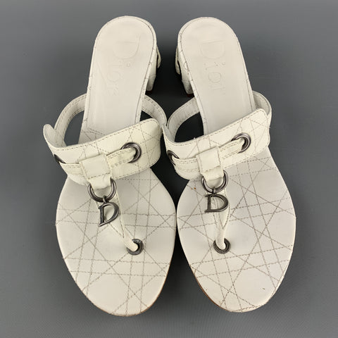 CHRISTIAN DIOR Talla 10 Sandalias tipo mula con tira en forma de D de cuero Cannage blanco