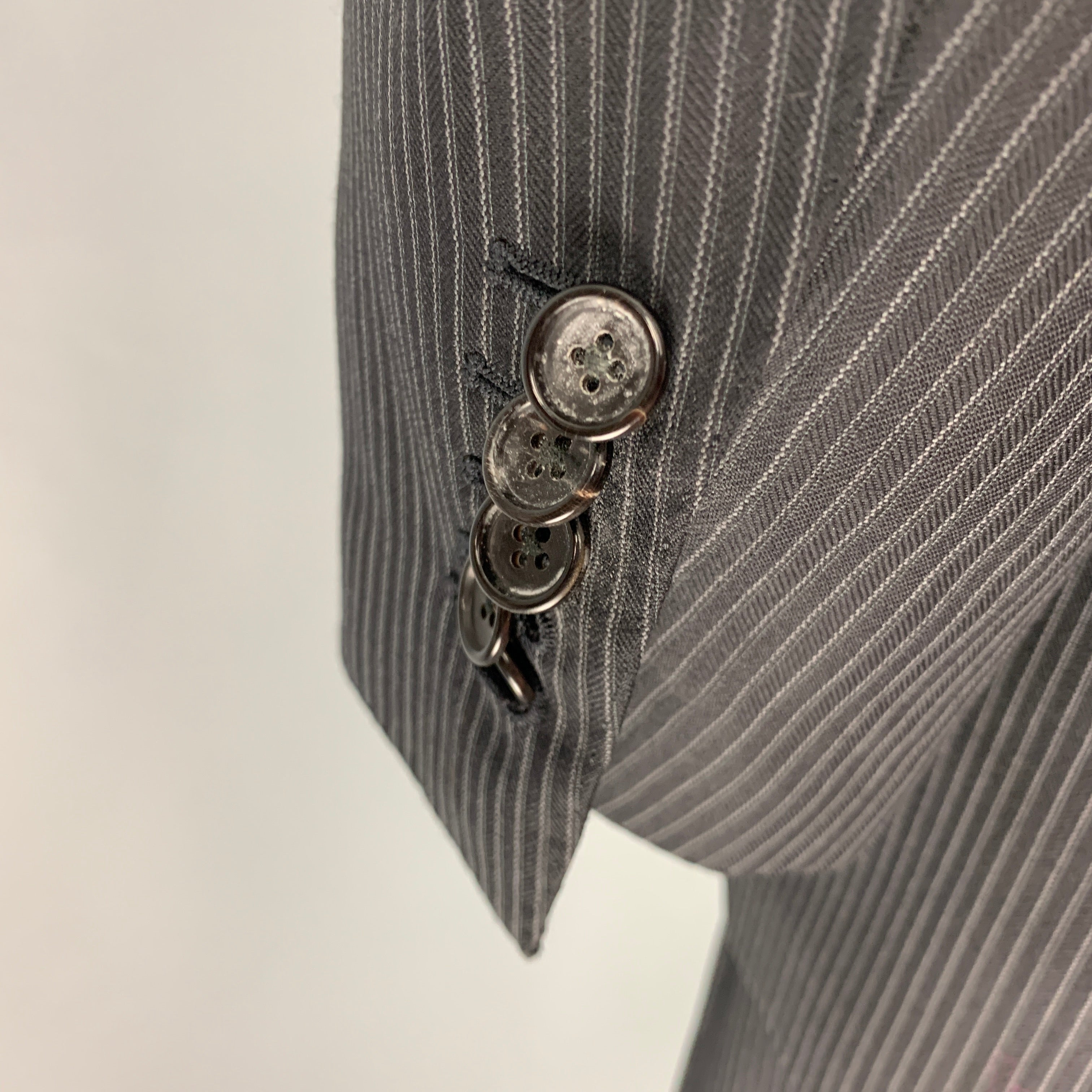 TOM FORD Size 48 Long Black Grey Pinstripe Wool Peak Lapel Suit