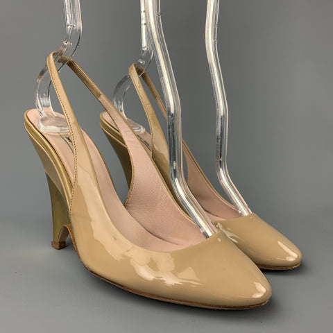 MIU MIU Talla 5.5 Zapatos de tacón de charol beige y dorado