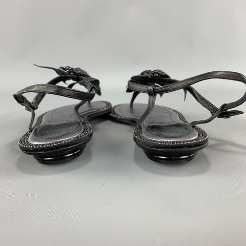 RENE CAOVILLA Talla 4 Sandalias con tachuelas de cristal y correa en T rosa de cuero negro