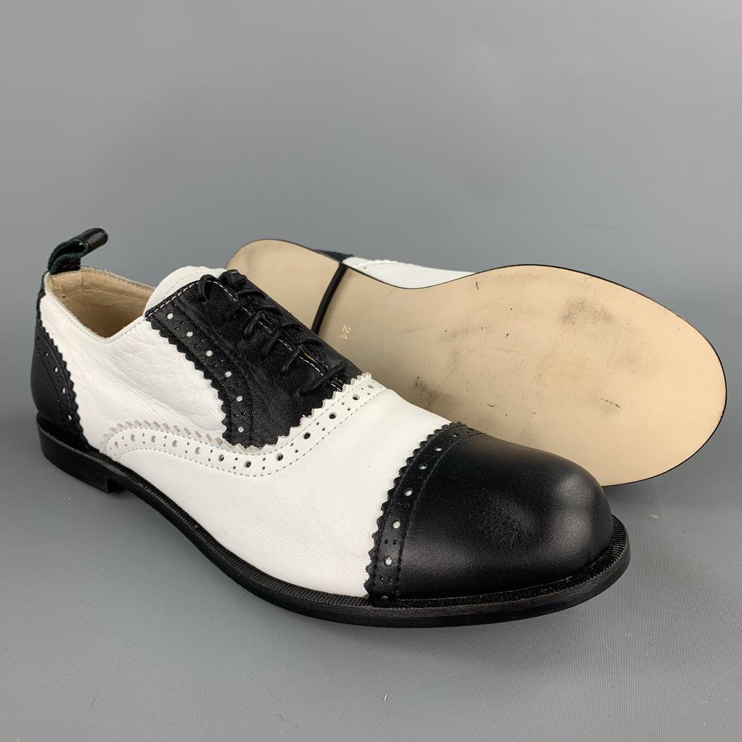 COMME des GARCONS Talla 8 Zapatos brogue de cuero perforado en blanco y negro