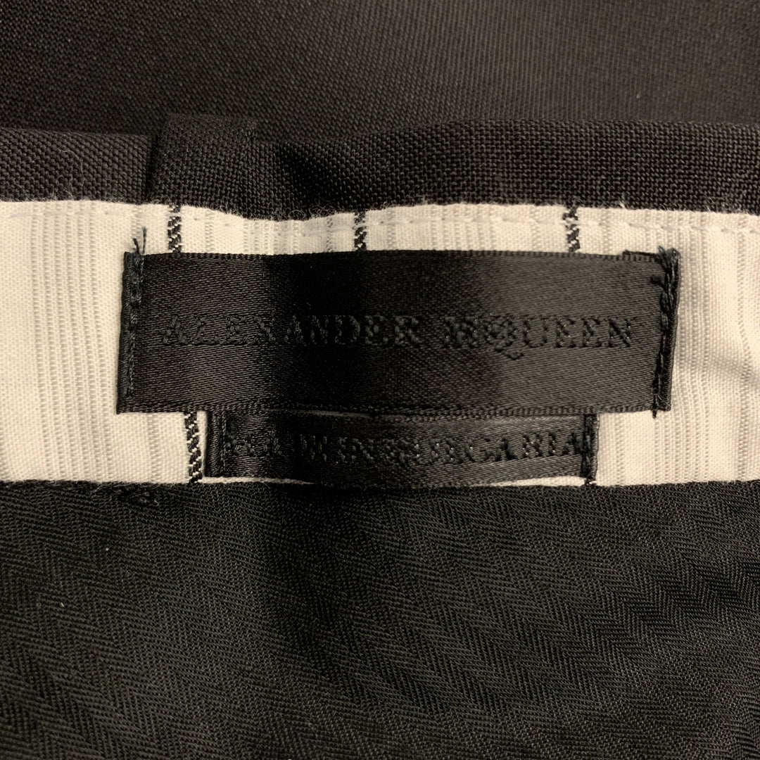 ALEXANDER MCQUEEN Taille 34 Pantalon habillé en laine unie noire / Mohair boutonné