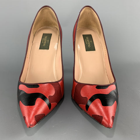 VALENTINO Zapatos de tacón Rockstud en punta de camuflaje rojo talla 7.5