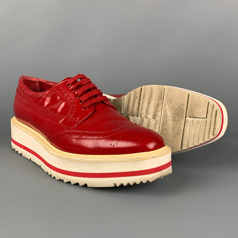 PRADA Talla 6 Zapatos con punta de ala perforada de cuero blanco rojo