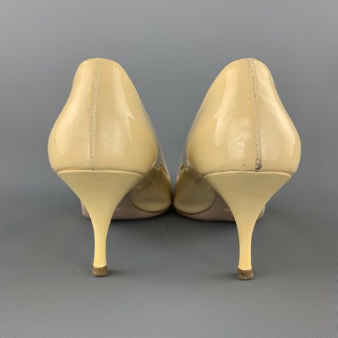 MIU MIU Escarpins à talons chaton en cuir verni beige taille 9