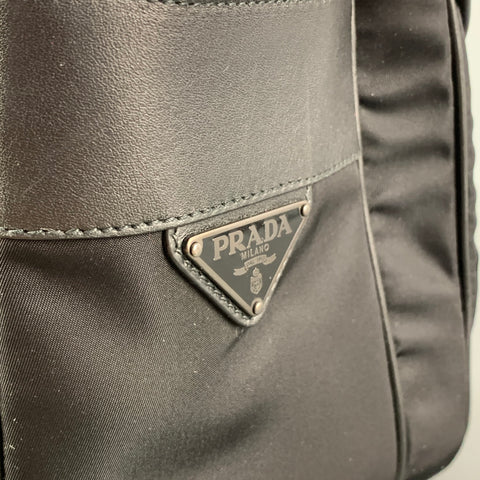 PRADA Sac bandoulière en nylon noir avec bordure en cuir