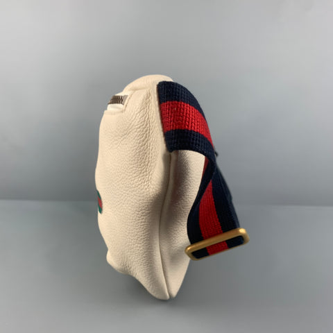 Sac ceinture en cuir grainé à logo beige GUCCI
