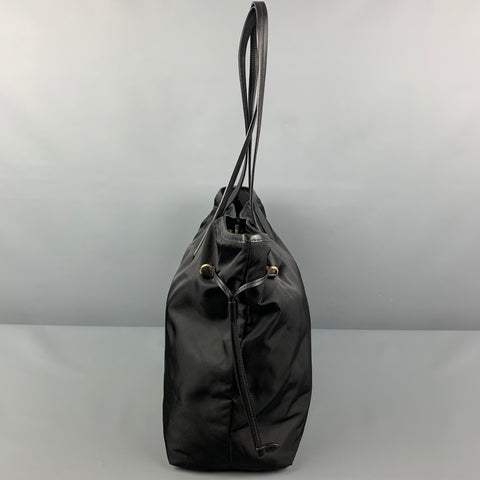 PRADA Sac à main fourre-tout avec bordure en cuir et nylon noir
